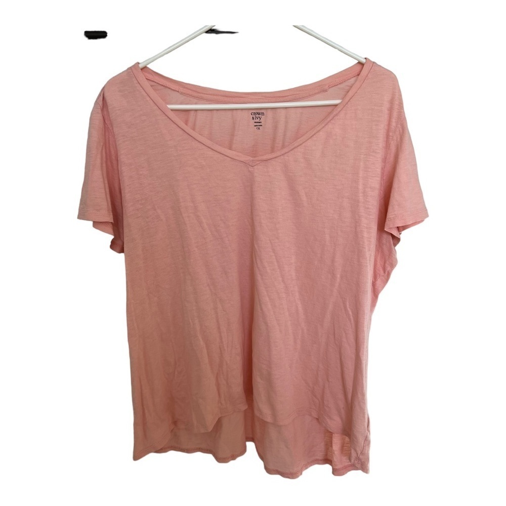 Crown & Ivy Women's size 1X V Neck Tee T-Shirt Top Short Sleeve‎ Peach Beachy